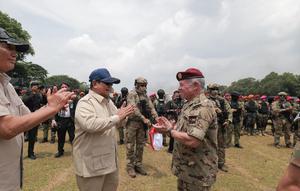 Momen Prabowo dan Raja Abdullah II Tonton Aksi Drone Perang Anti Teror TNI dan Angkatan Bersenjata Yordania