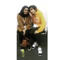 Adelia Lontoh memilih untuk menyisihkan kariernya dan lebih fokus mengurus keluarganya. Sudah lama ia memutuskan untuk tampil menutup aurag alias berhijab.&nbsp;@pakduta