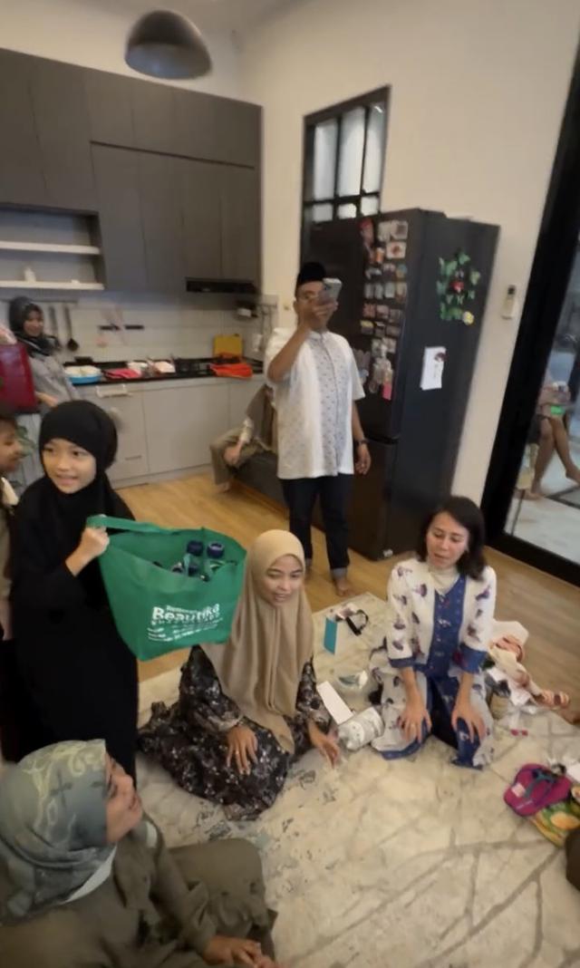 Potret Ruang Keluarga Rumah Tantri Kotak dan Arda/Instagram/@tantrisyalindri