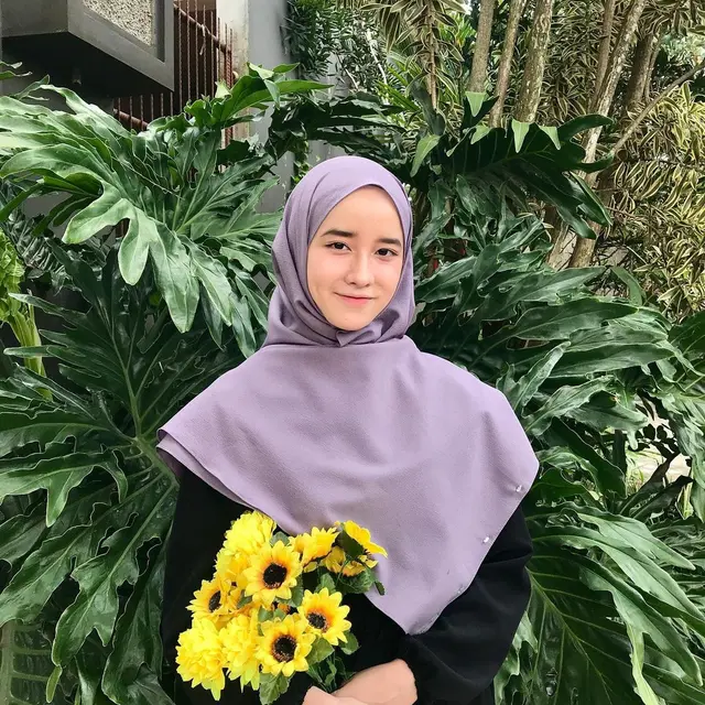 Disebut Adhisty Zara Versi Hijab, Ini 6 Potret Fani Remaja Viral di TikTok