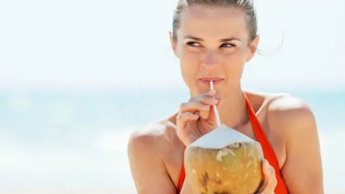 Air kelapa kaya manfaat./Copyright shutterstock.com