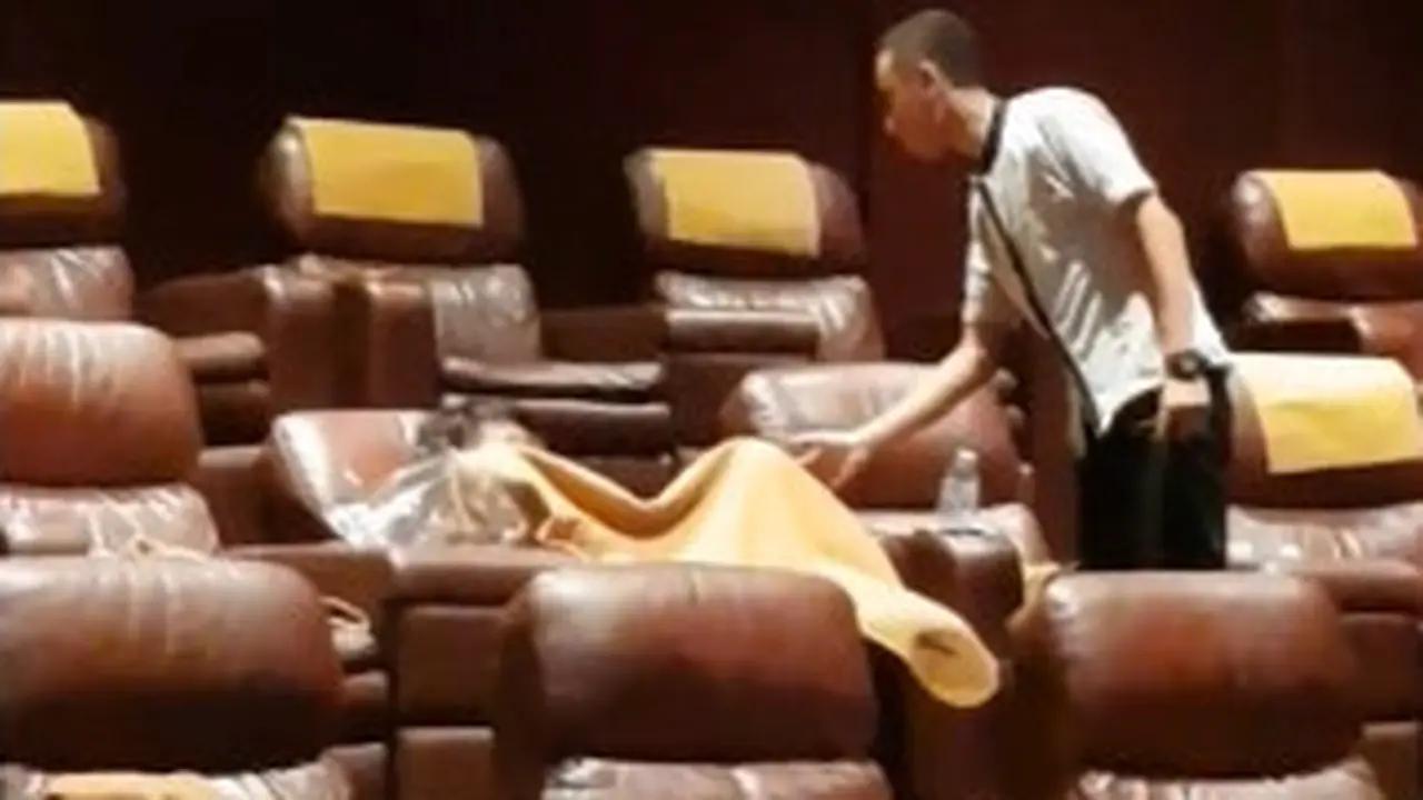Akibat Ketiduran, Pria Ini Kaget Sendirian Di Bioskop
