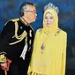 Raja Malaysia Al-Sultan Abdullah Ri'ayatuddin Al-Mustafa Billah Shah dan sang istri, Permaisuri Agung Tunku Hajah Azizah Aminah Maimunah Iskandariah. (dok. Twitter @cheminahsayang/https://twitter.com/cheminahsayang/status/1179692030240251904/photo/1)