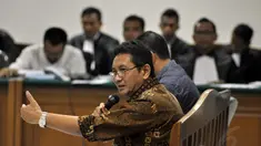 Mantan Kadishub DKI Jakarta, Udar Pristono menjadi saksi pada sidang dugaan korupsi Bus Transjakarta di pengadilan Tipikor, Jakarta, Senin (3/11/2014). (Liputan6.com/Miftahul Hayat)
