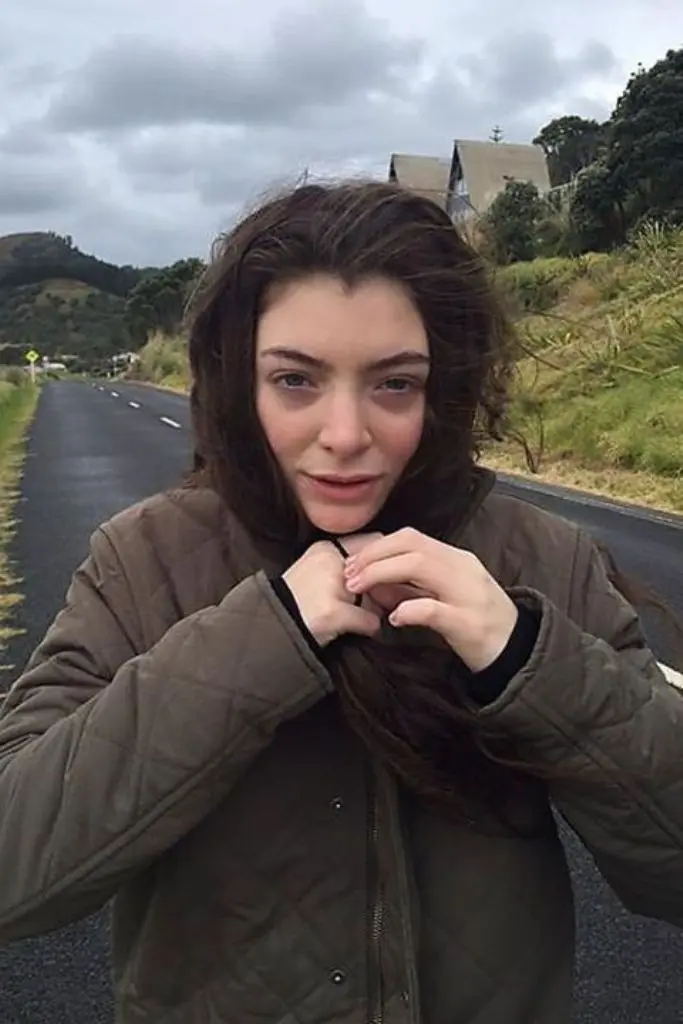 Wajah Lorde tanpa makeup. (Sumber Foto: Seventeen.com)