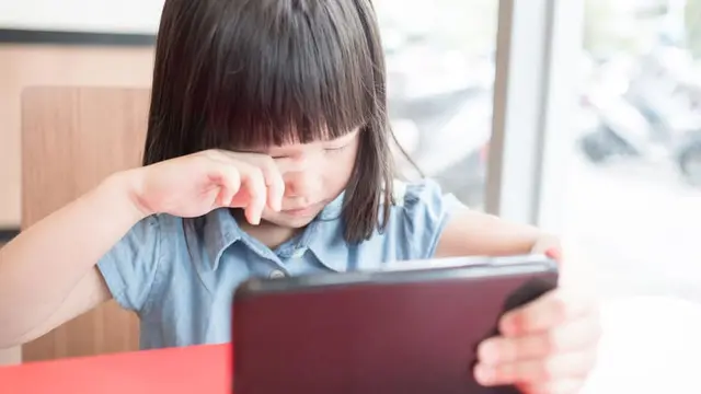 Kenali Tanda Gangguan Penglihatan pada Anak