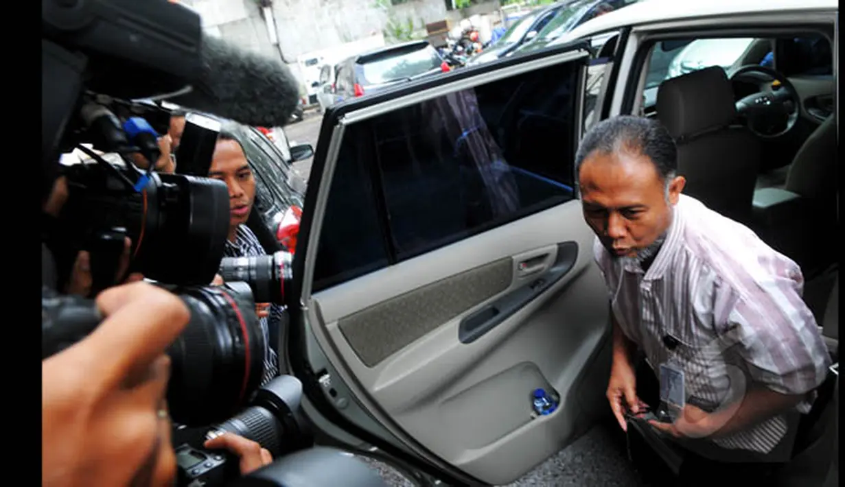 Kedatangan Wakil Ketua KPK, Bambang Widjojanto ke Komnas HAM terkait status tersangkanya di Bareskim Polri, Jakarta, Selasa (27/1/2015). (Liputan6.com/Faisal R Syam)