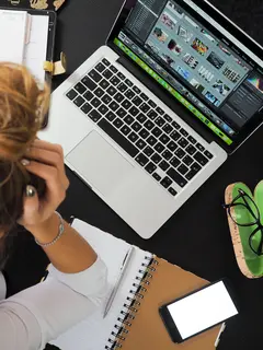 Memulai pekerjaan di lingkungan baru bisa memunculkan rasa gugup. Kenali alasan di balik perasaan tersebut agar lebih siap menghadapi hari pertama. (Foto/Dok: Pexels)