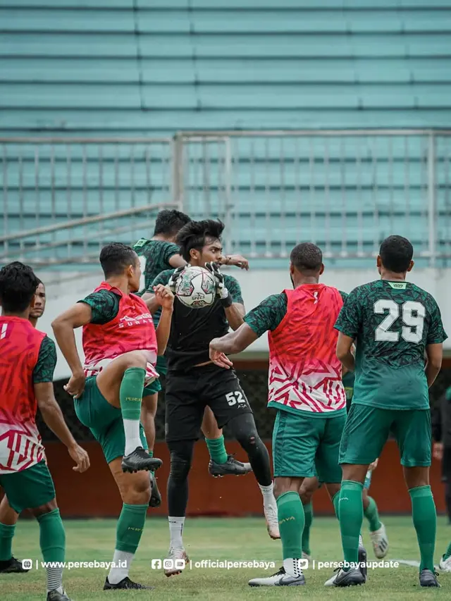5 Potret Andhika Ramadhani saat Latihan Bareng Persebaya, Kiper Bajul Ijo