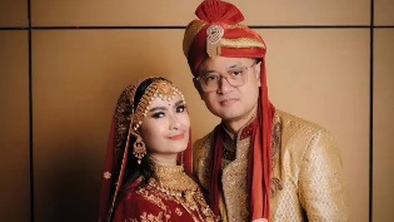 Iis Dahlia dan suaminya Satrio Dewandono