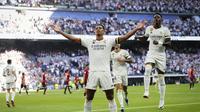 Jude Bellingham mencetak gol pada laga Real Madrid vs Osasuna di La Liga musim 2023/2024 (c) AP Photo/Jose Breton