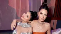 Kylie Jenner dan Kendall Jenner Ungkap Rahasia soal Underware