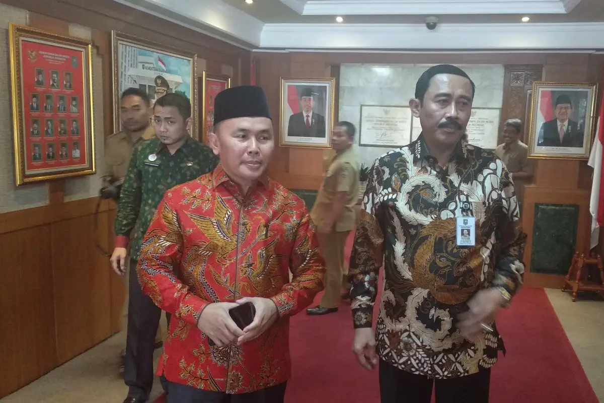 Gubernur Kalteng Sugianto Sabran (kiri) (Liputan6.com/Putu Merta)