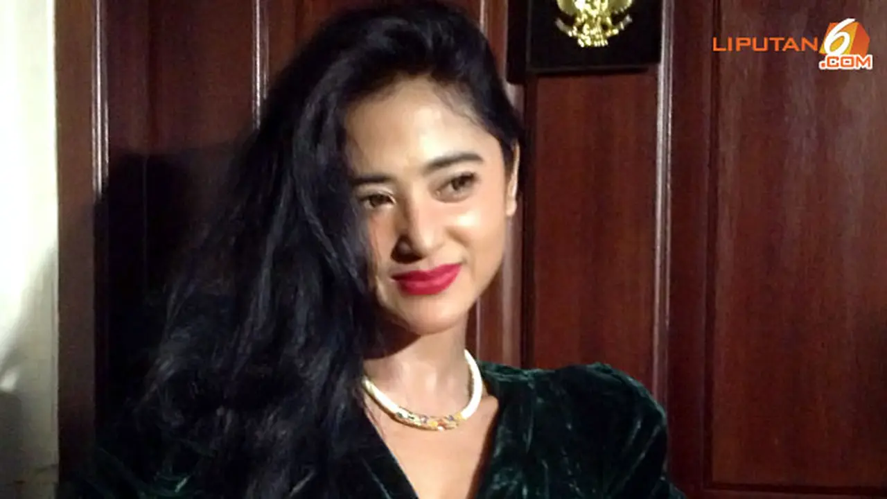 dewi-perssik-130427c.jpg
