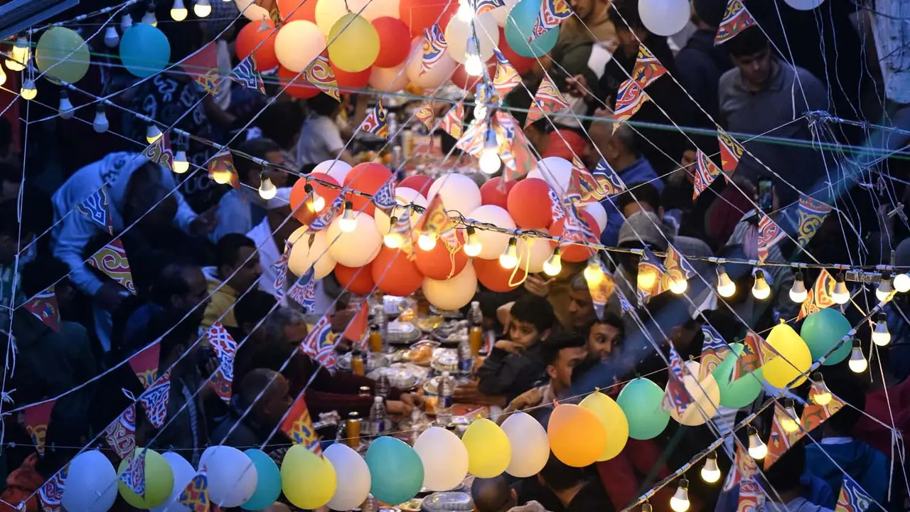 Kemeriahan Berbuka Puasa di Ezbet Hamada Kairo