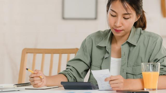 Ilustrasi membuat daftar belanja