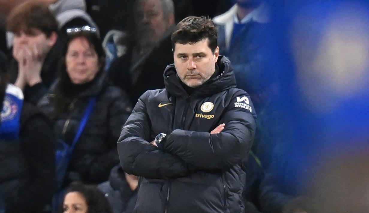 <p>Pelatih&nbsp;Chelsea, Mauricio Pochettino, mengamati permainan anak asuhnya saat melawan melawan Leeds United dalam duel putaran kelima FA Cup 2023/2024 di Stadion, Kamis (29/2/2024). (AFP/Glyn Kirk)</p>