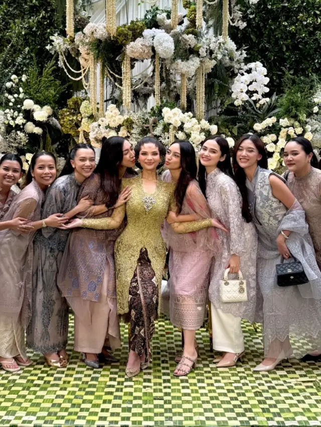 OOTD Syifa Hadju saat Hadir di Siraman Sahabatnya. [@valtifanka]