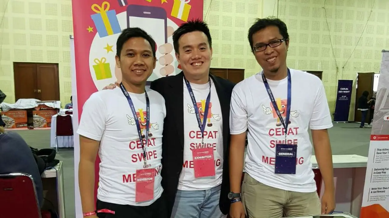 Andrew Marchen (tengah), CEO di CepatSwipe, saat menghadiri acara Tech in Asia Conference 