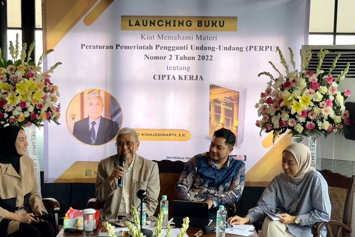 Peluncurkan Buku "Kiat Memahami Materi Peraturan Pemerintah Pengganti Undang-undang (PERPU) No. 2 Tahun 2022 Tentang Cipta Kerja”