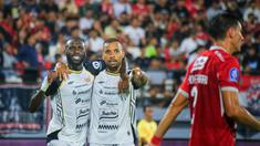 Pemain Persija Jakarta, Gustavo Almeida, melakukan selebrasi setelah mencetak gol ke gawang Bali United pada pekan ke-21 BRI Super League 2025/2026 di Stadion Kapten I Wayan Dipta, Minggu (15/2/2026) malam WIB. (Bola.com/Alit Binawan)