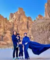 Cut Meyriska dan Roger Danuarta tengah berada di Timur Tengah. Setelah mengunjungi Dubai, kini mereka bertandang ke Al Ula. [@risiko cutratumey].