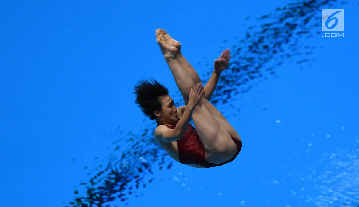 Atlet loncat indah saat tampil di final springboard 1m putri Asian Games 2018, Aquatic Centre, GBK, Jakarta, Jumat (31/8). Nomor ini dimenangkan oleh Wang Han asal China yang berhasil mendapatkan total skor 323.55. (Merdeka.com/Imam Buhori)