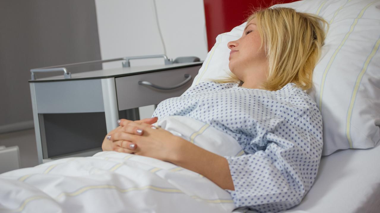 [Bintang] Kenali Gejala Kanker Paru-paru yang Menyerang January Christy