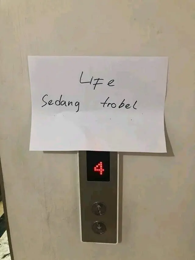 6 Tulisan Typo Imbauan Nyeleneh di Depan Pintu Ini Bikin Gagal Paham