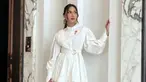 Gaya OOTD Jessica Mila dalam unggahan di akun Instagram sering mencuri perhatian netizen. Penampilannya memakai dress simpel berwarna putih ini pun membuatnya tampak elegan. (Liputan6.com/IG/@jscmila)