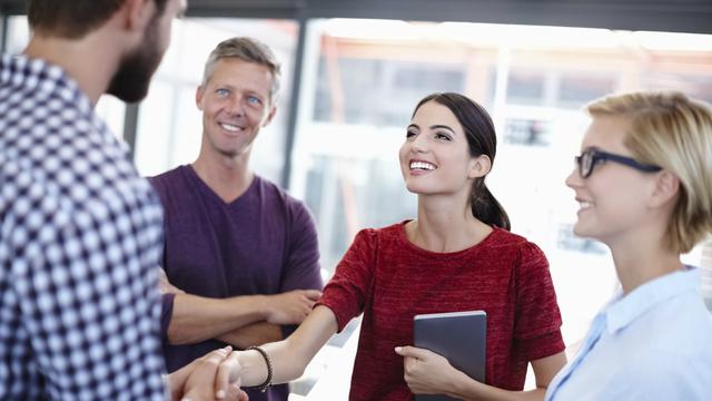 Ilustrasi bersalaman