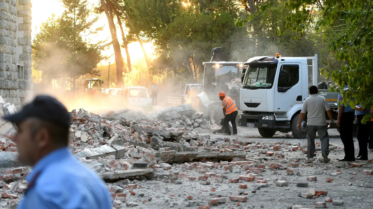 Penampakan Kerusakan Akibat Gempa Bumi 5,6 Magnitudo di Albania