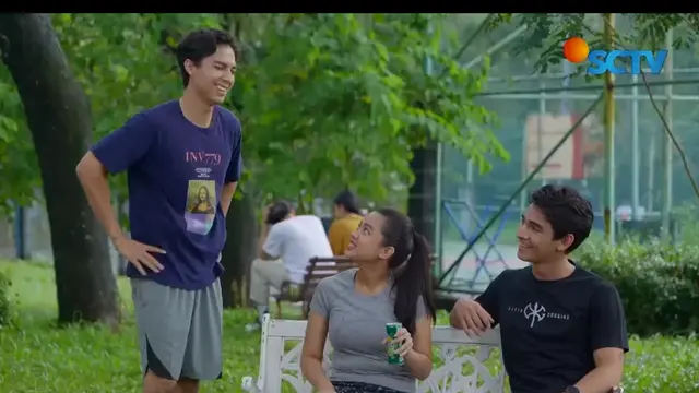 Tangkapan layar YouTube SCTV dalam sinetron Asmara Gen Z pada episode 134 saat Aqeela, Harry dan William akan olahraga pagi bersama. (Foto: Liputan6.com/Rahmadina Sundari)