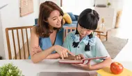 Ciri Ibu yang Anaknya Bakal Tumbuh Pintar, Kebiasaan Sederhana Ini Punya Peran Besar