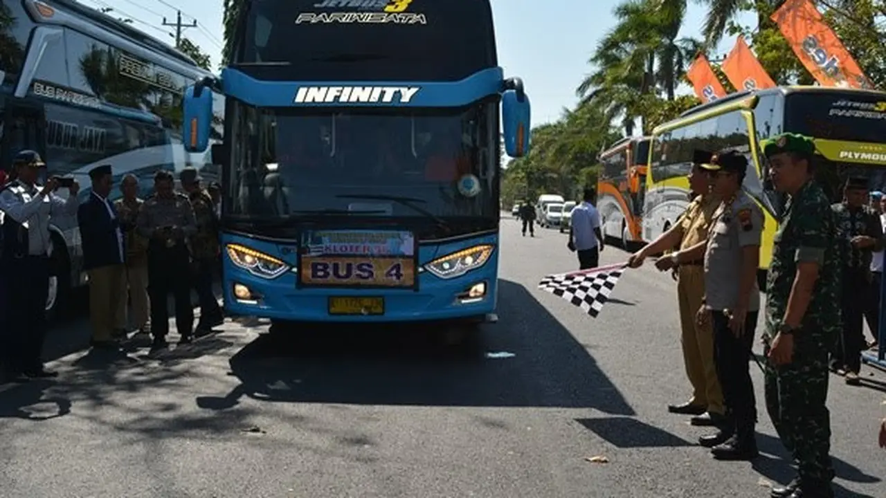 Pemberangkatan calon haji Kabupaten Rembang (Ahmad Adirin/Liputan6.com)
