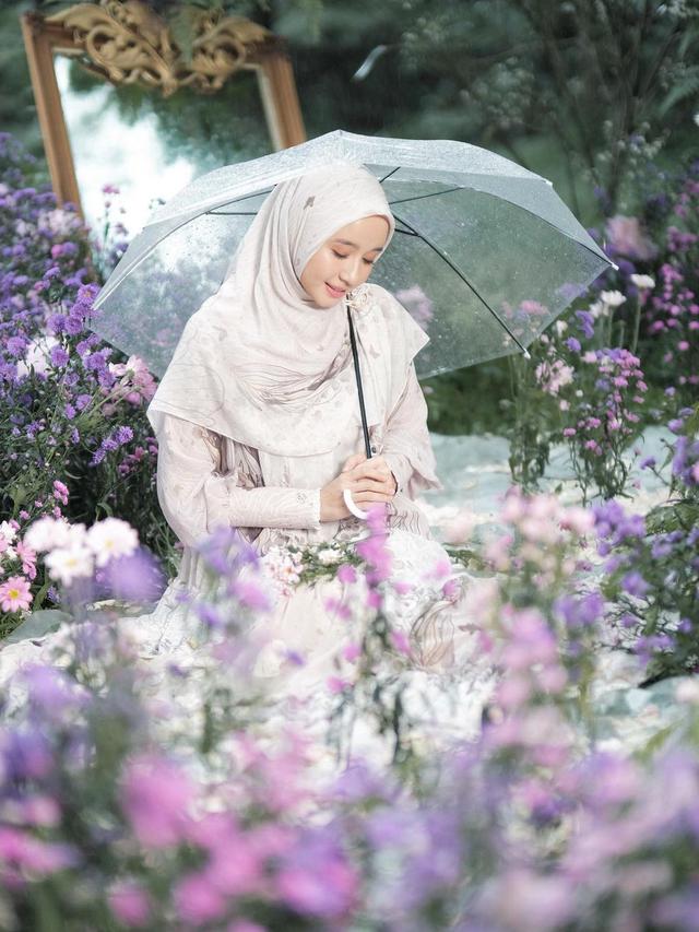Penampilan terbaru Laudya Cynthia Bella yang makin syar'i dan adem
