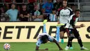 Pada awal babak kedua, Unai Emery membuat banyak perubahan susunan pemain. Emi Martinez ditarik keluar, begitu juga dengan Diego Carlos dan Jonh McGinn. Salah satu pemain yang dimasukkan adalah Moussa Diaby, yang baru dibeli dari Bayer Leverkusen. (AP Photo/John Raoux)