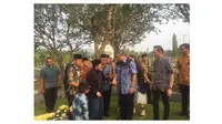 Momen Haru Pertemuan Habibie dan SBY Saat Ziarah di Makam Istri (sumber:Twitter/@AndiArief__)
