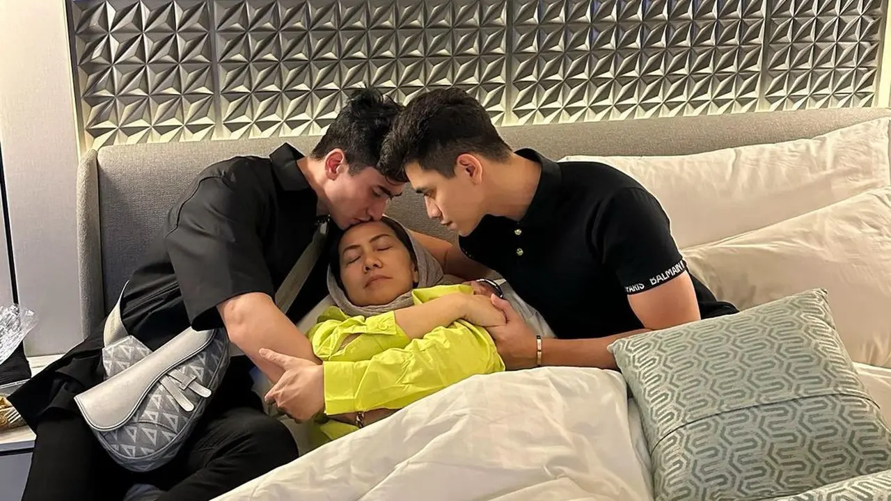 Venna Melinda bersama kedua anaknya. (Foto: Dok. Instagram @athallanaufal7)