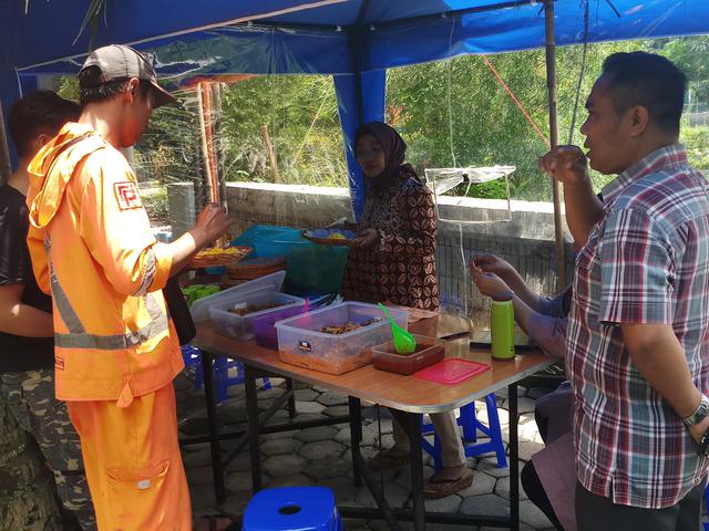 Bahagiakan Dhuafa Warung Tionghoa Muslim Di Jakarta Jual Makanan Rp 3 Ribu News Liputan6 Com