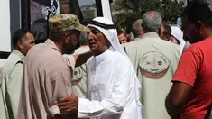 Keluarga mengantar warga Suriah dari provinsi Idlib untuk menuju Tanah Suci Makkah di kota Binnish, Senin (22/7/2019). Jemaah calon haji asal Suriah melakukan perjalanan ke Arab Saudi untuk menjalankan ibadah haji dari perbatasan Bab al-Hawa yang berseberangan dengan Turki. (Omar HAJ KADOUR/AFP)