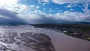 Foto dari udara yang diabadikan pada 16 Agustus 2020 ini menunjukkan Sungai Tuotuo, hulu dari Sungai Yangtze, di Provinsi Qinghai, China barat laut. (Xinhua/Wu Gang)