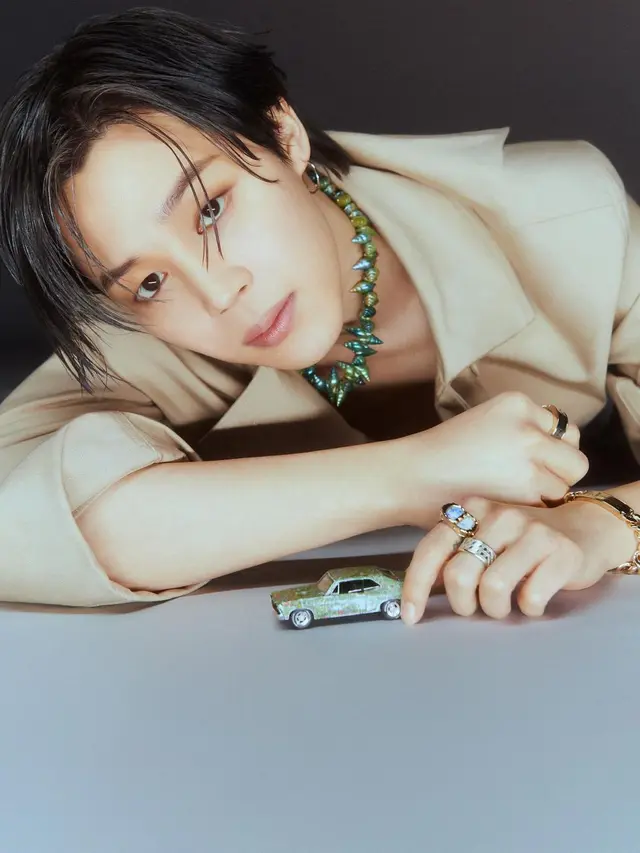 Gaya Fashion Jimin BTS yang Baru Jadi Duta Dior
