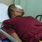 Seorang guru SMA N 7 rejang Lebong Bengkulu atas nama Zaharman (58), menjadi korban ketapel orangtua siswa hingga mendapatkan luka serius pada bagian wajah. (Liputan6.com/ Dok. Polsek Padang Ulak Tanding)