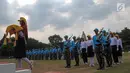 Calon Paskibraka Nasional bersama Pasmpampres menjalani latihan bersama dengan tim gabungan di PP-PON Cibubur, Jakarta , Senin (7/8). Tim gabungan terdiri dari anggota TNI, Polri, Pasmpampres serta Marching Band. (Liputan6.com/Yoppy Renato)