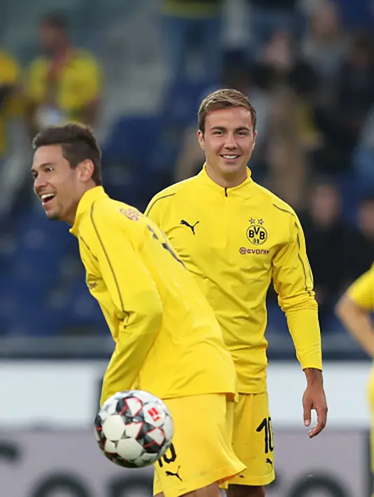9. Borrusia Dortmund - Bayern Munchen menjadi klub yang sering menggelontorkan dana besar demi menggunakan jasa pemain bintang Dortmund. Mario Gotze dan Mats Hummels menjadi bukti dari pernyataan tersebut. (AFP/Ronny Hartmann)
