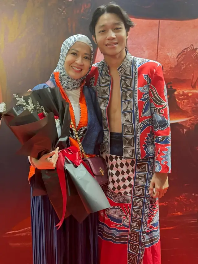 Potret Okie Agustina di Gala Premiere Film Siksa Neraka, Dukung Kiesha Alvaro