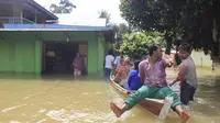 Waduk PLTA meluap dan mengakibatkan banjir rendam ribuan rumah di Riau (Liputan6.com/M.Syukur)
