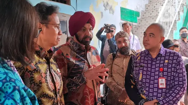 Menkes Budi Gunadi Sadikin, Presiden Bank Dunia Ajay Banga, dan Bupati Tangerang Ahmed Zaki Iskandar di posyandu Panongan, Kabupaten Tangerang.