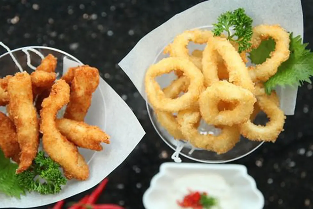 Makan gorengan/copyright Pixabay.com